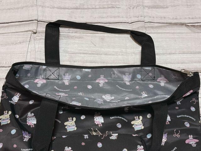 内側にはポケットなどはついていません