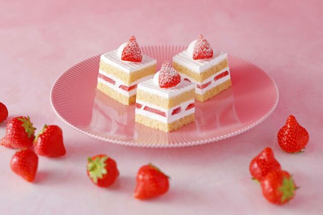 「新スーパーあまおうショートケーキ」＜期間：2024年11月30日～12月15日＞【“いちご尽くし”のビュッフェで贅沢体験！いちごの王様「博多あまおう」を使用したスイーツが食べ放題！】