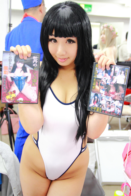 コスプレ美女に会える「コスエクスプレス」