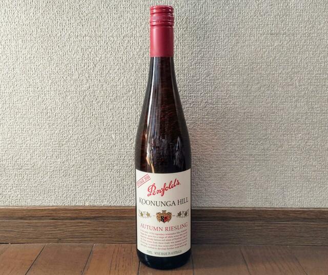 【サッポロビール　ペンフォールズ クヌンガ ヒル オータム リースリング 2018　750ml　977円】レトロ感のあるラベルが目印の白ワイン