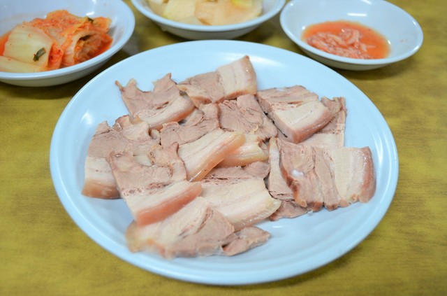 茹で豚肉は、茹で牛肉より安いので頼みやすい