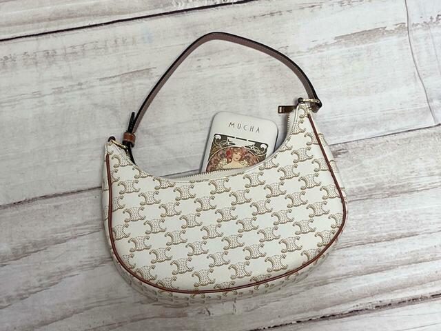 ミニバッグにも入るコンパクトなサイズ感♪