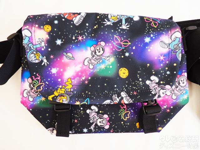 東京ディズニーリゾート|宇宙柄ショルダーバッグ¥3,900