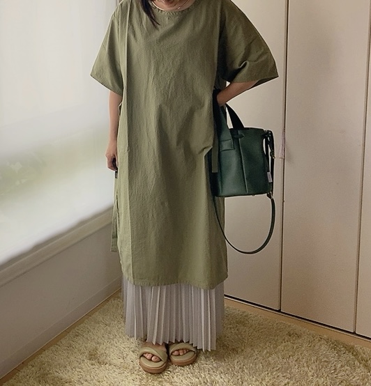 【ユニクロU 3wayシアサッカーワンピース（半袖）】骨格ナチュラルさん向け：最も重要なポイントは「布地をたっぷり使った服を選ぶこと」