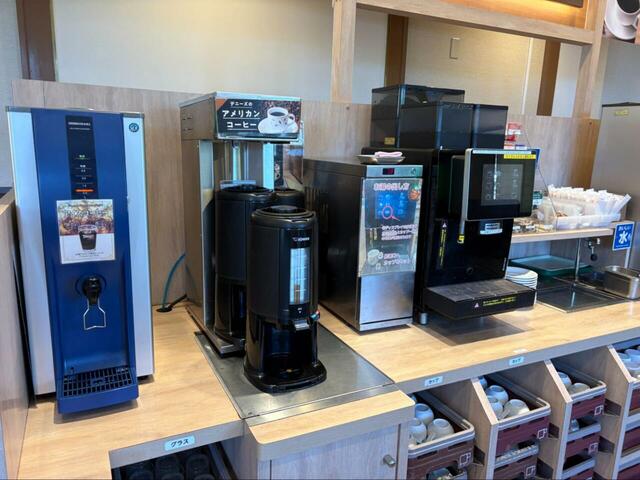 【デニーズ ドリンクバー】コーヒーやお茶、ソフトドリンクまでそろうセルフ式ドリンクコーナー♪