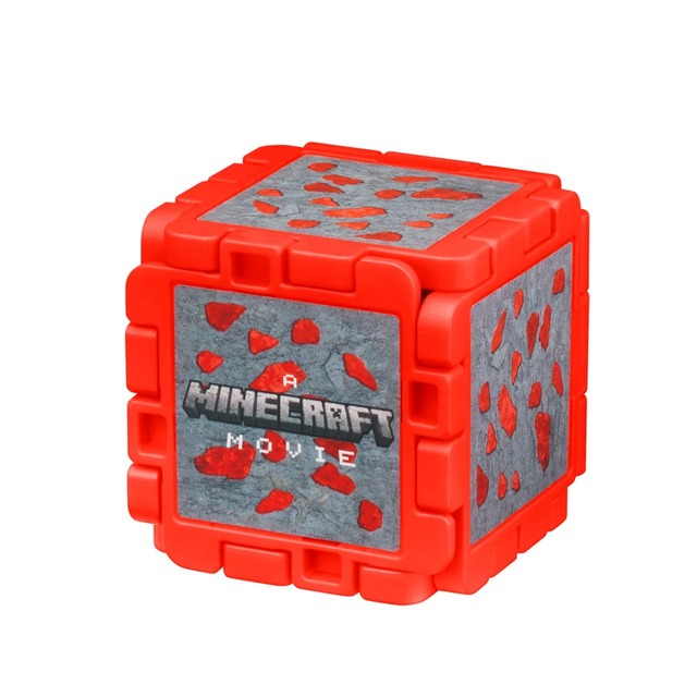 【ハッピーセット「マインクラフト ザ・ムービー」第2弾：レッドストーンブロックとクリーパー】ブロックを開くとクリーパーが現れます◎