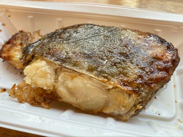 【セブン-イレブン　7プレミアム　ほっけの塩焼】皮目はパリッと焼き上がってます