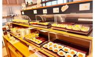 【銀座朝食ラボ 小鉢ビュッフェ】色とりどりの小鉢やサラダが並ぶビュッフェカウンター