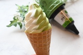 【セブン-イレブン新商品】「セブンプレミアム ワッフルコーン 抹茶ミルク」（354円）／淡い緑と白のコントラストがおいしそう
