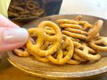【ダイソー プレッツェル チェダーチーズ味】チェダーチーズ味がワインと合う
