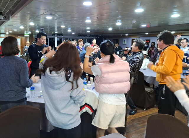 【大阪↔釜山 クルーズ体験記】韓国人は歌舞音曲好き。イベントはたいてい歌と踊りで締めくくられる