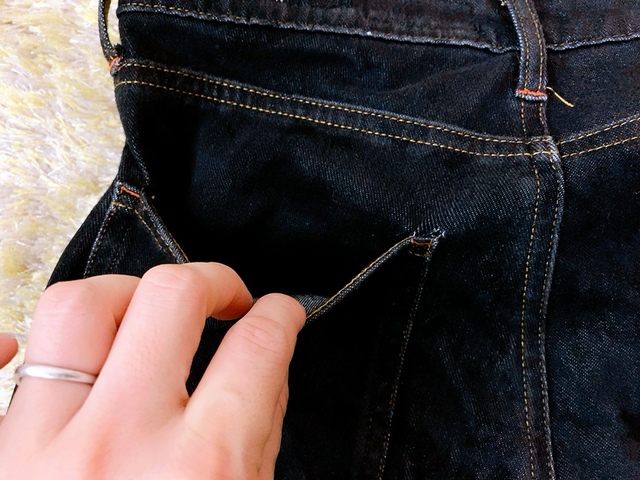 【ワークマン WEMOTION(ウィモーション)360ストレッチデニムパンツ】サイドポケット2つ、ヒップポケット2つ、右のサイドポケットの中にポケット1つ