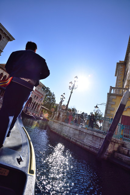 「ヴェネツィアン・ゴンドラ」からの風景 ©Disney