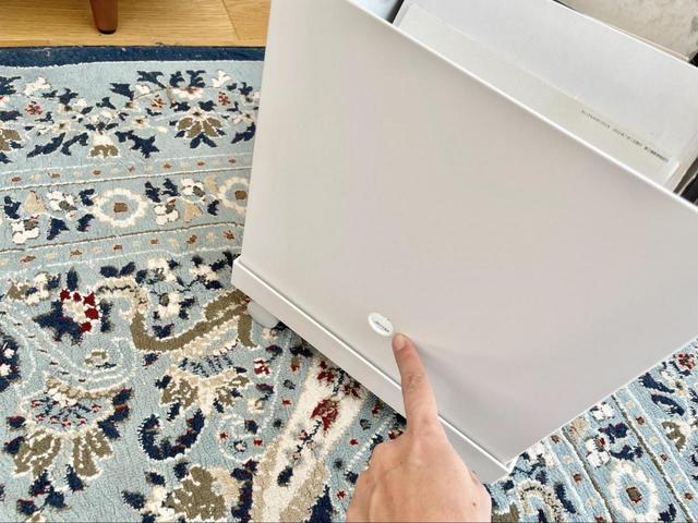 【無印良品　ポリプロピレンファイルボックス　キャスターもつけられるフタ】持ち手以外にも穴があり、持ち運びやすい