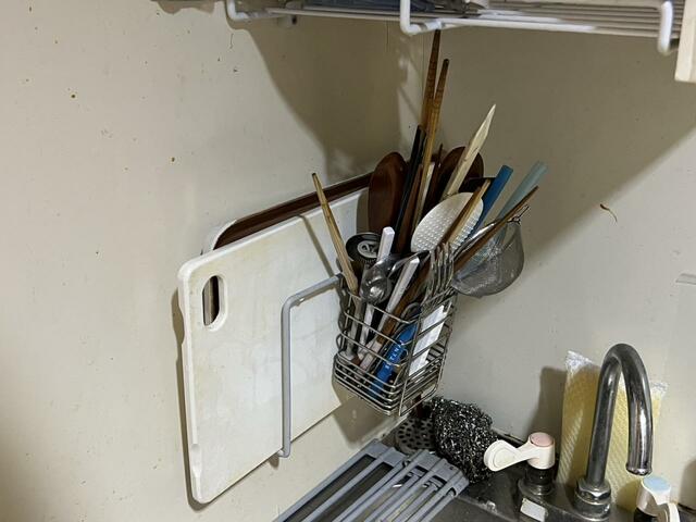 【整理整頓前】お箸やカトラリーなどの収納もぐちゃぐちゃです