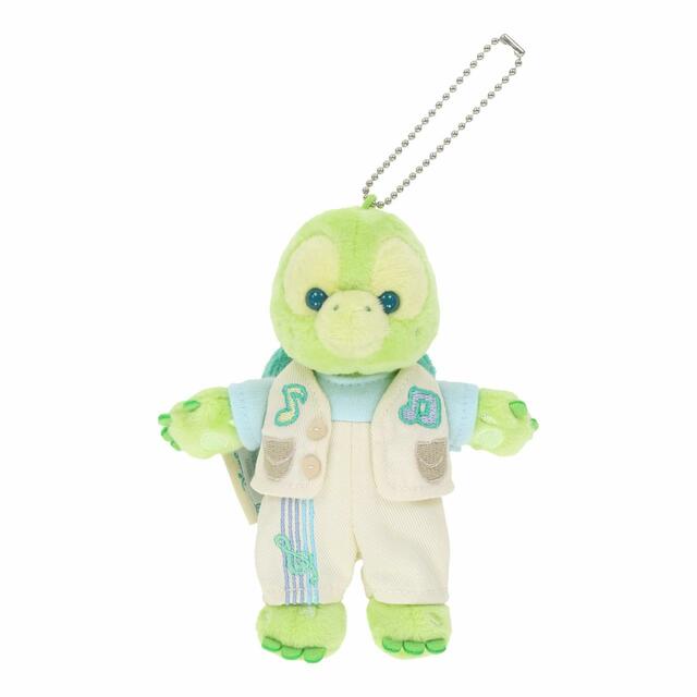 ぬいぐるみバッジ 2,400円｜サイズ：高さ約14cm｜「ダッフィー＆フレンズのサマーナイト・メロディー」スペシャルグッズ｜東京ディズニーリゾート40周年“ドリームゴーラウンド”｜発売日：2023年7月3日（月）｜販売店舗：東京ディズニーシー「マクダックス・デパートメントストア」