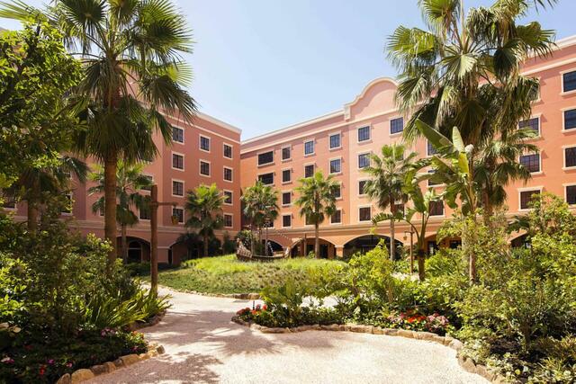 東京ディズニーセレブレーションホテル ディスカバー(中庭昼景)