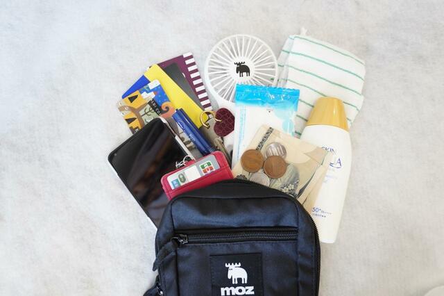 これが全部入る収納力！【mozすっきり収納できる！多機能スマホショルダーバッグ】