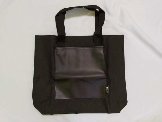 フロント部分にポケットあり