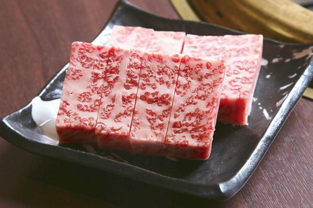 関西・焼肉の名店15／薩摩 牛の蔵 本町店（本町）　極上ヒレ120g  3780円