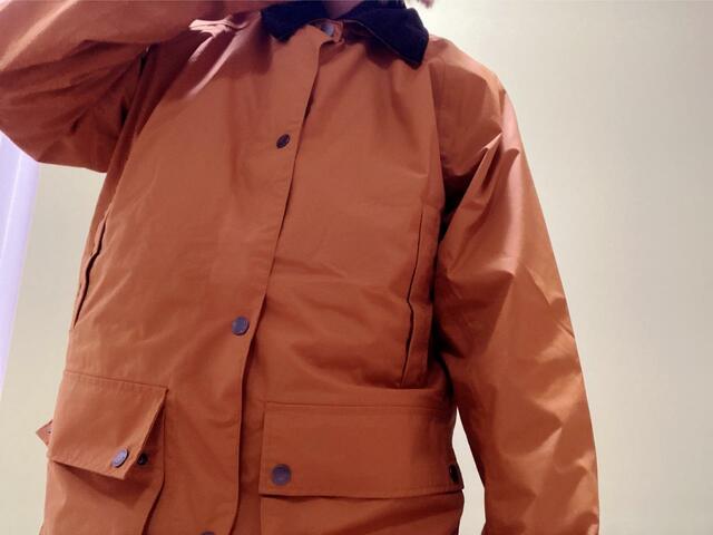 【ワークマン FLAME-TECH(R)(フレイムテック)2WAYウォームマウンテンレインパーカー】アウトドア用のジャケットは厚手で動きづらいものも多いですが、こちらは軽くて動きやすいです