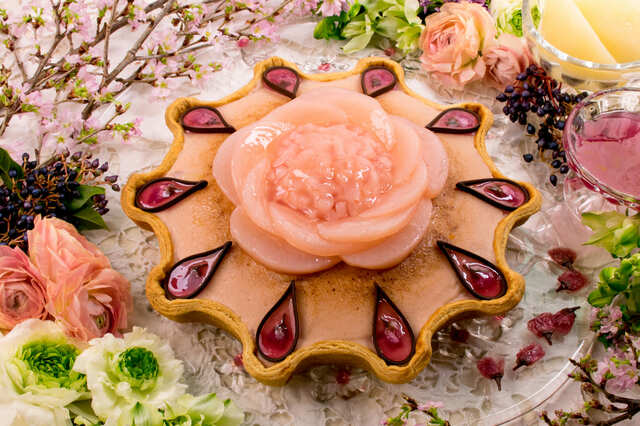 「金平糖型 桜のシブーストとル レクチエのタルト」※3/16～4/30の販売予定