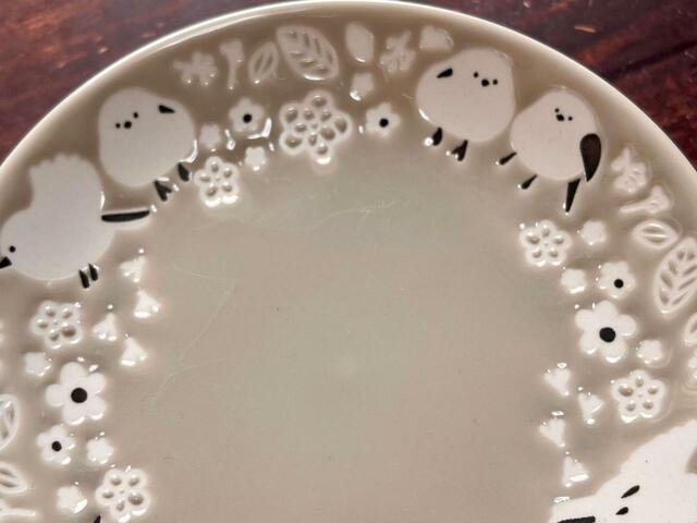 お色は大人っぽい落ち着いたグレージュ