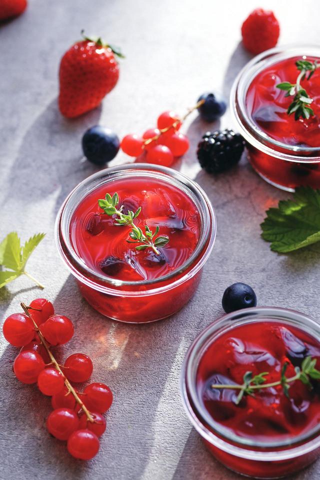 ミックスベリーとエルダーフラワーのゼリー