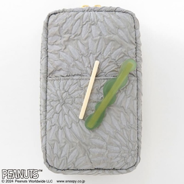 裏面にもポケット有り