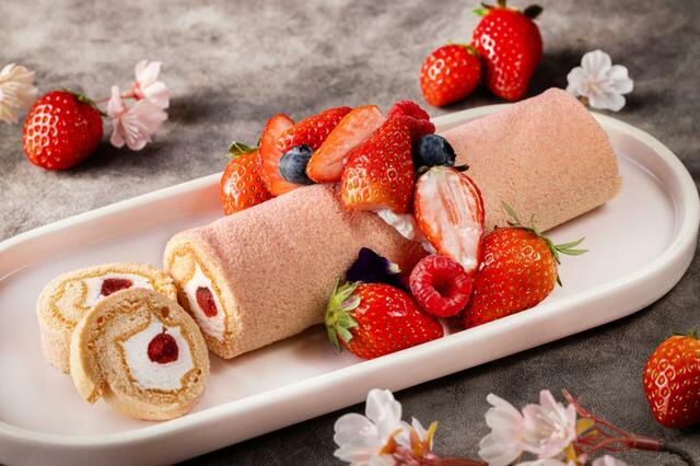 「いちごミルクロールケーキ」＜期間：2026年2月25日～＞【フレッシュ苺＆苺スイーツ、本格イタリアンが食べ放題！「XEX」4店舗で贅沢ランチブッフェ順次スタート！】