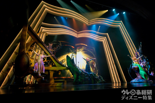 「ミッキー・アンド・ザ・ワンダラスブック」アリエルとラプンツェルとメリダが一緒に歌う!｜香港ディズニーランド・リゾート