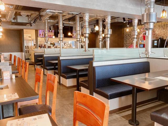 炭火焼肉 牛族の店内