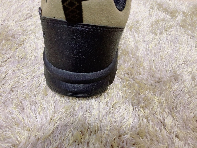 【ワークマン DIA高撥水シューズ アーバンハイク】底が厚く、衝撃を吸収します