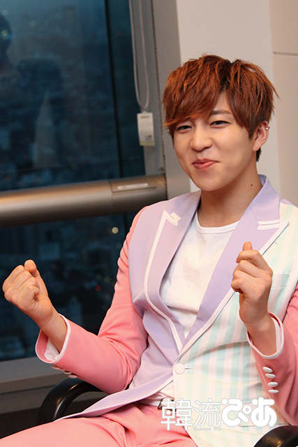 U-KISSの「韓流ぴあ」取材の様子　スヒョン