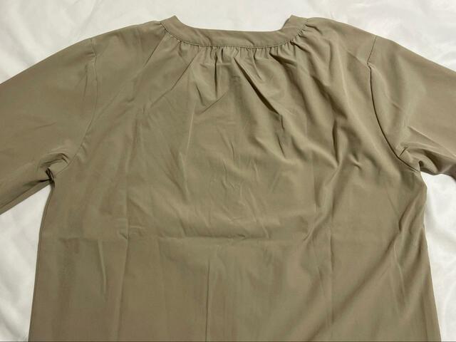 【ワークマン　レディースUVアクトブルゾン】後ろにもギャザーが入っています