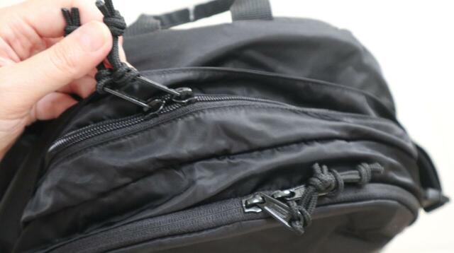 【コールマン ウォーカー25】荷室は2つあり、どちらもダブルファスナー仕様。フラップがあり多少の雨を防いでくれます◎