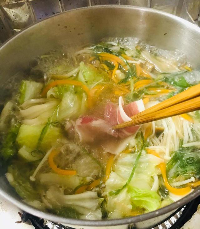 【しゃぶしゃぶ温野菜 三元豚セット】たっぷりの野菜と三元豚を一緒に食べれば贅沢な食事