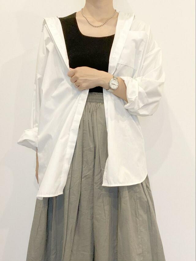 【coca コットンボイルフレアスカート】薄手のシャツを羽織ればまた違った印象になります◎