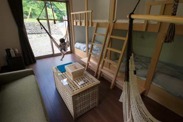 「晴耕雨読ヴィレッジ」ハンモック付きゲストハウス