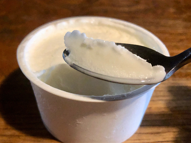 【シャトレーゼ　しぼりたて牛乳のミニミルクカップ6個入】なめらかな口溶けで優しいミルクの味わいが楽しめます