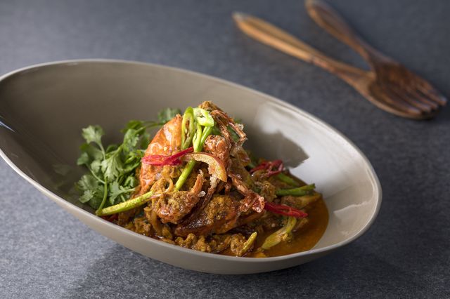 ソフトシェルクラブのフリット タマゴとイエローカレーソース