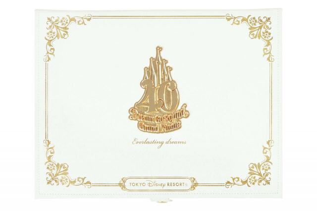 小物入れ 7,000円｜東京ディズニーリゾート40周年“ドリームゴーラウンド”グランドフィナーレ スペシャルグッズ｜発売日：2024年1月23日（火）｜販売店舗：東京ディズニーランド「グランドエンポーリアム」、東京ディズニーシー「エンポーリオ」