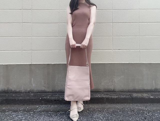 手で持ってもかわいいです♡『Her lip to 5th Anniversary Book One Handle Bag ver.Her lip to』小嶋陽菜完全監修「ハーリップトゥ」One Handle Bag（ワンハンドルバッグ）価格：3,289円（税込）