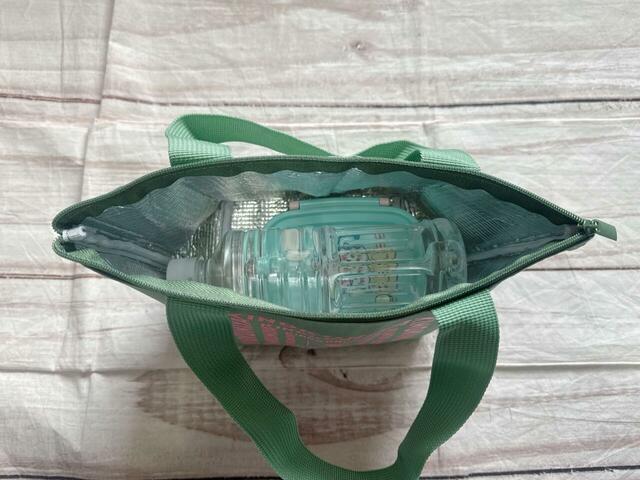 お弁当箱と550mlのpwっとボトルを入れても余裕があるサイズ感