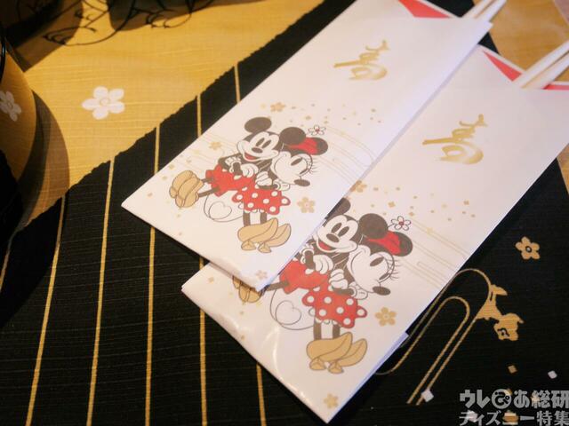 おせち・三段重「ミッキー&ミニー」｜27,900 円(税込)