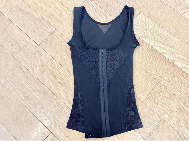 【jolifavori　タンクトップ型コルセット】レースが上品！伸縮性も抜群です