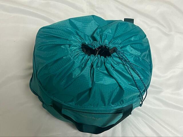 【mont-bell　ポケッタブルライトトートS】全て無理なく入りました！ 開口部はドローコード付きフラップがあり、中身が落ちる心配もありません
