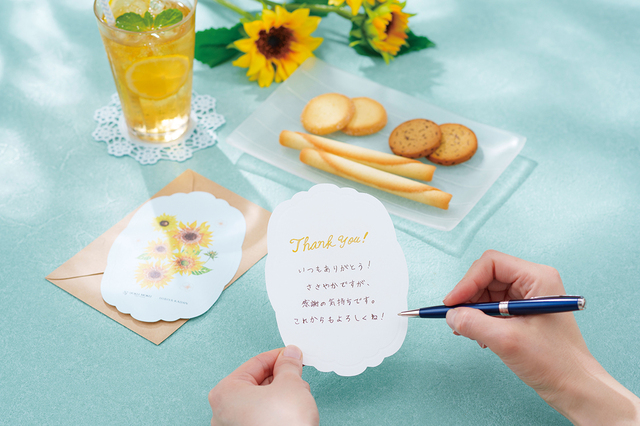 「メッセージカードプレゼントキャンペーン」【贈っても貰っても嬉しい！ヨックモックと日比谷花壇がコラボで贈るひまわりのクッキー缶】