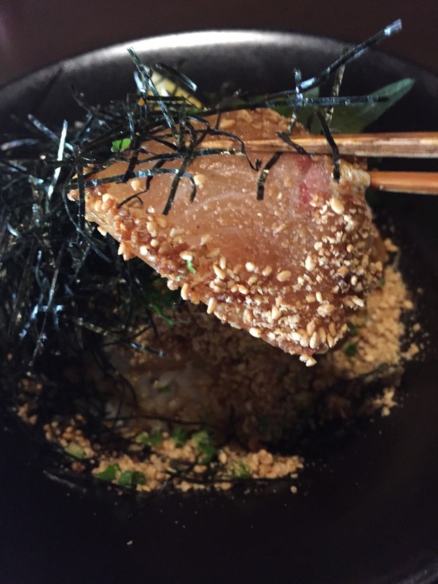 りゅうきゅうの濃厚なたれが絡まってさらにお刺身が美味に