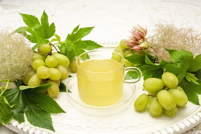 【キル フェ ボン】「季節の煎茶～マスカットの香り～」￥825／販売期間：9/30までの販売予定、販売店舗：カフェご利用のみ